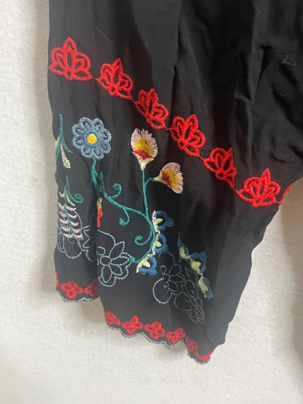 St. Lareina Black Embroidered Floral Boho Blouse Tunic Size XXL - Picture 7 of 7